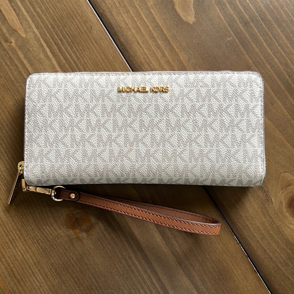 Michael kors wallet